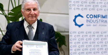 Il Cav. Giuseppe Pellicola premiato per i 65 anni di attività lavorativa